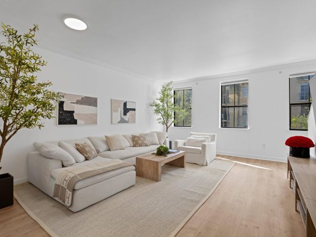 Дом в аренду по адресу 687 Hibiscus Street - фото 6592198