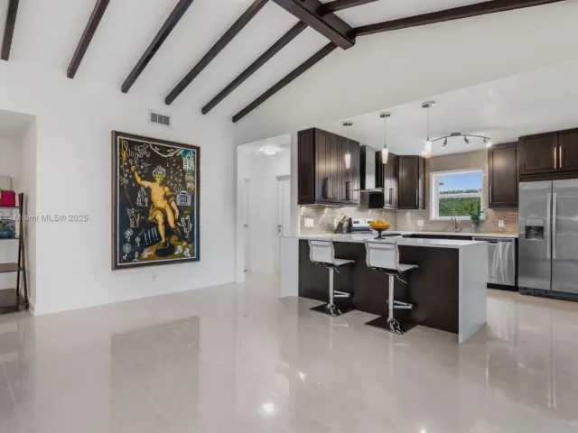 Дом в аренду по адресу 2830 NE 56 ct - фото 6611654