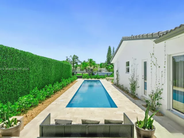 Дом в аренду по адресу 2830 NE 56 ct - фото 6611661