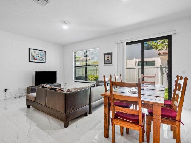 Дом в аренду по адресу 4111 Plum Tree Lane - фото 6578476