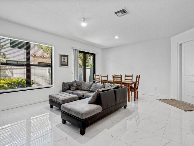 Дом в аренду по адресу 4111 Plum Tree Lane - фото 6578477