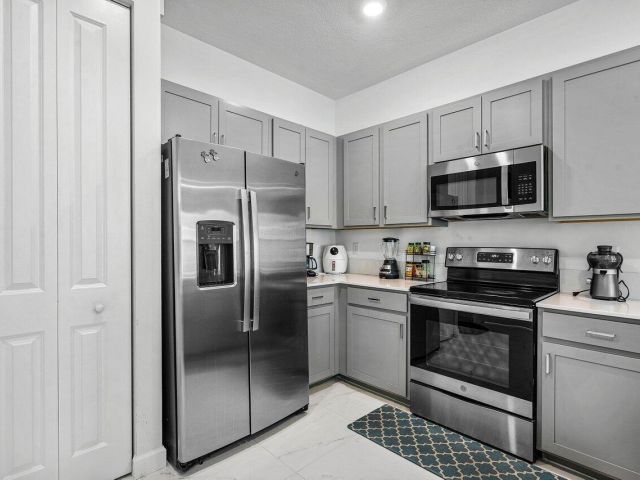 Дом в аренду по адресу 4111 Plum Tree Lane - фото 6578480