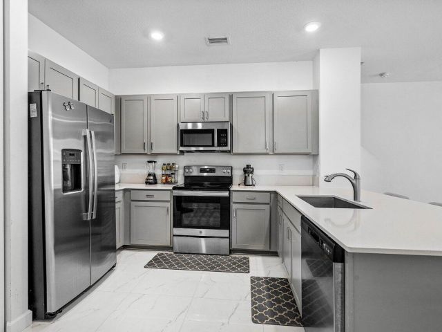 Дом в аренду по адресу 4111 Plum Tree Lane - фото 6578481