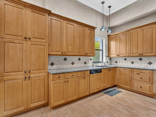 Дом в аренду по адресу 10122 Spyglass Way - фото 6593385