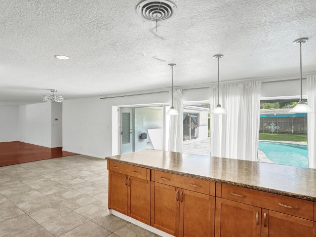 Продажа дома по адресу 811 W Royal Palm Road - фото 6776726