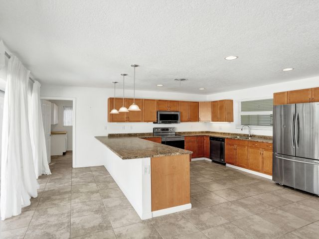 Продажа дома по адресу 811 W Royal Palm Road - фото 6776728