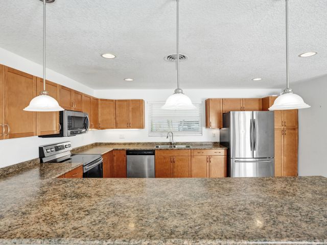 Продажа дома по адресу 811 W Royal Palm Road - фото 6776729