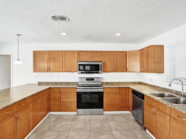 Продажа дома по адресу 811 W Royal Palm Road - фото 6776730