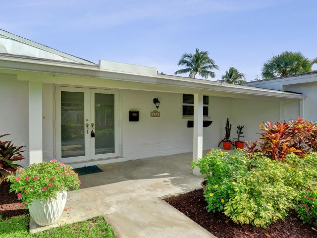 Продажа дома по адресу 811 W Royal Palm Road - фото 6776733