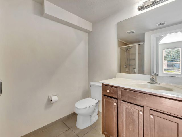 Дом в аренду по адресу 9480 SW 171st Avenue - фото 6627446