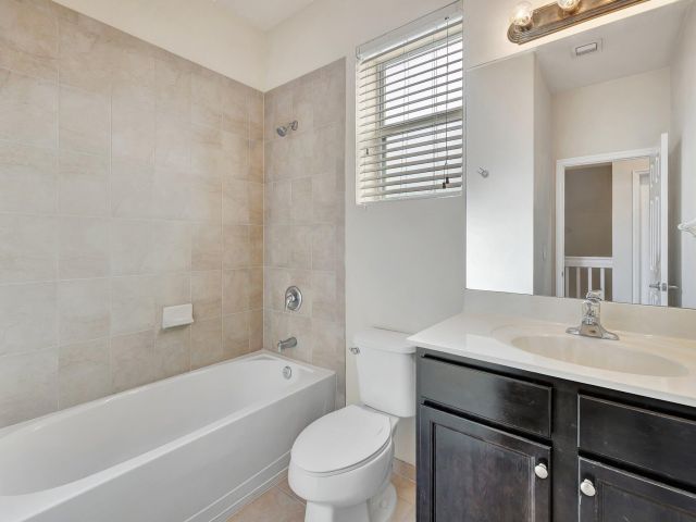 Дом в аренду по адресу 9480 SW 171st Avenue - фото 6627457