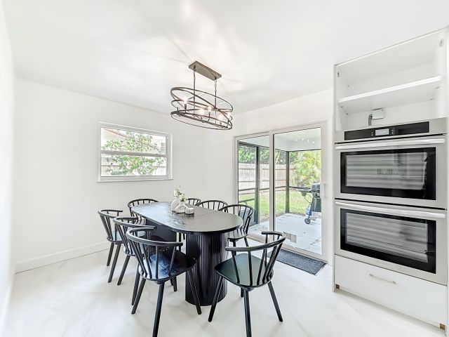 Дом в аренду по адресу 635 Kingbird Circle - фото 6595058