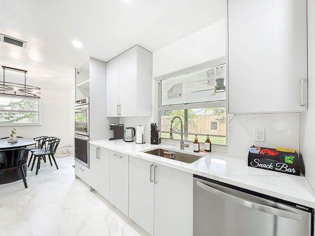 Дом в аренду по адресу 635 Kingbird Circle - фото 6595062