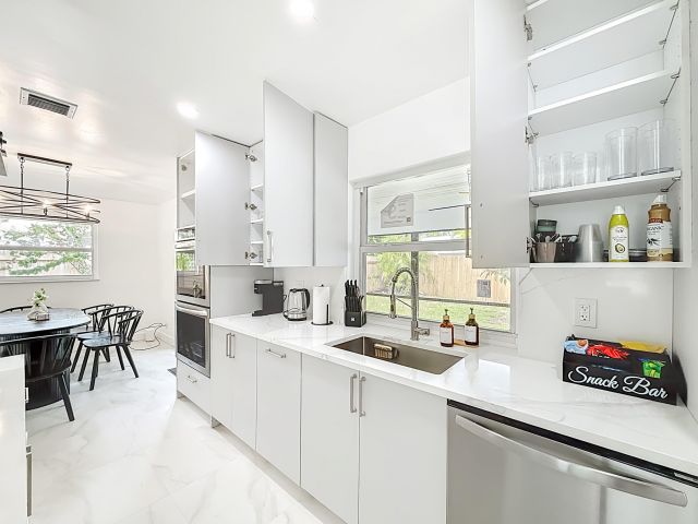 Дом в аренду по адресу 635 Kingbird Circle - фото 6595063