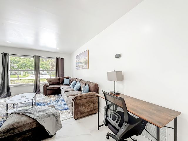 Дом в аренду по адресу 635 Kingbird Circle - фото 6595069