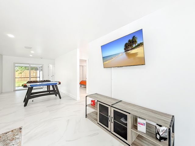 Дом в аренду по адресу 635 Kingbird Circle - фото 6595071