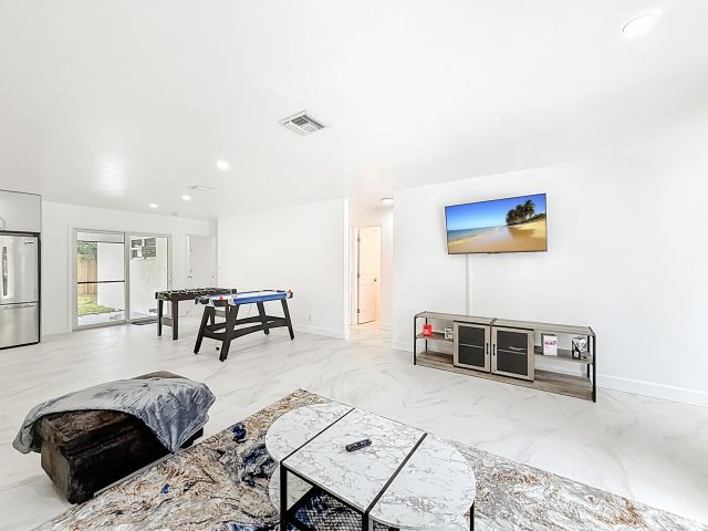 Дом в аренду по адресу 635 Kingbird Circle - фото 6595073