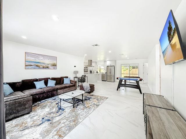 Дом в аренду по адресу 635 Kingbird Circle - фото 6595075