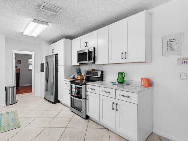 Дом в аренду по адресу 15 NE 18th Street - фото 6594981