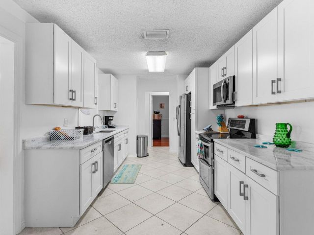 Дом в аренду по адресу 15 NE 18th Street - фото 6594982