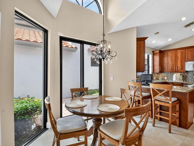 Дом в аренду по адресу 5850 NW 21st Avenue - фото 6602258