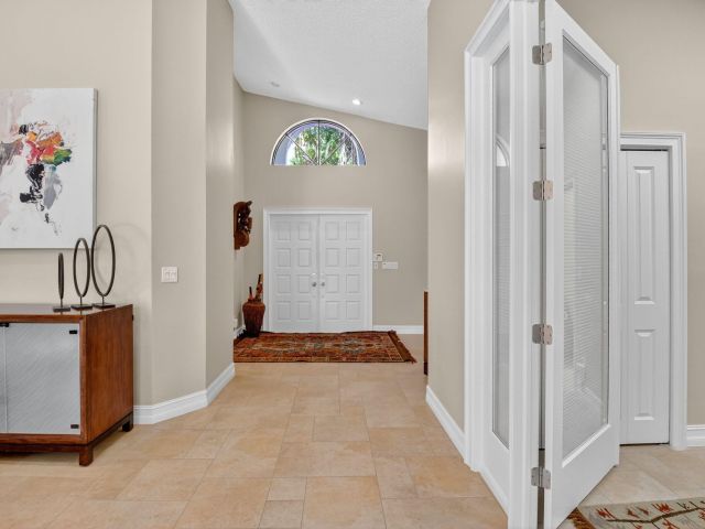 Дом в аренду по адресу 5850 NW 21st Avenue - фото 6602271