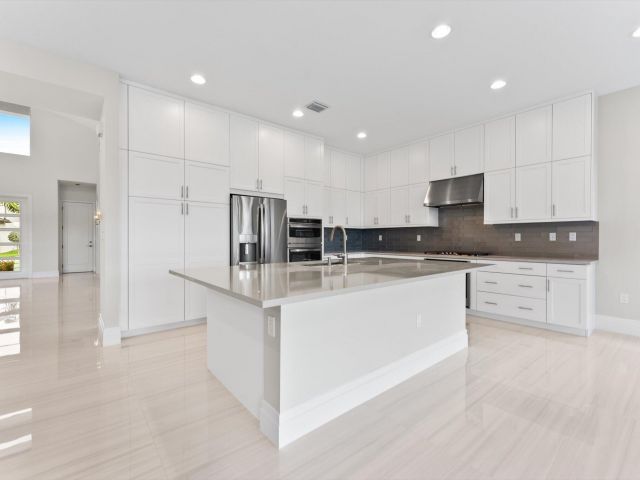 Продажа дома по адресу 20107 Pacific Dunes Drive - фото 6593244