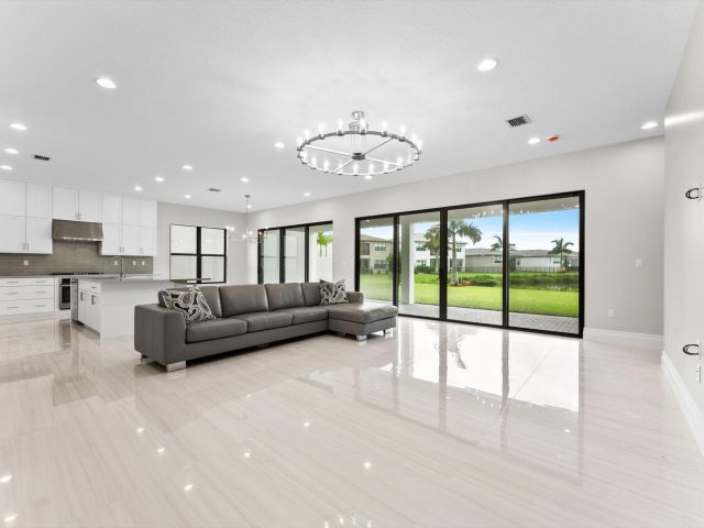 Продажа дома по адресу 20107 Pacific Dunes Drive - фото 6593247