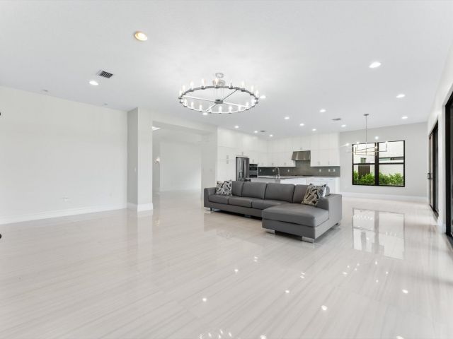 Продажа дома по адресу 20107 Pacific Dunes Drive - фото 6593248