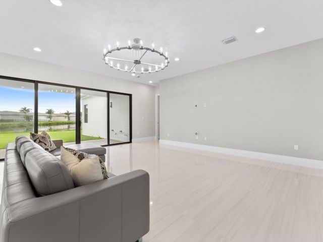 Продажа дома по адресу 20107 Pacific Dunes Drive - фото 6593250