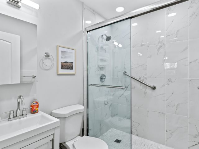 Продажа дома по адресу 1800 NE 28th Avenue - фото 6582938