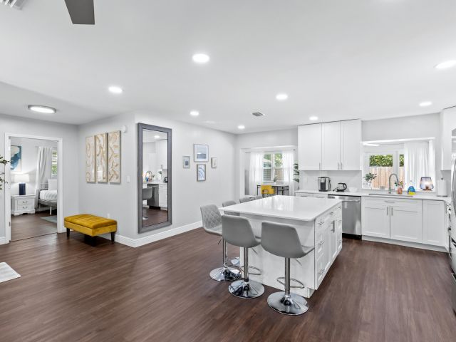 Продажа дома по адресу 1800 NE 28th Avenue - фото 6582943