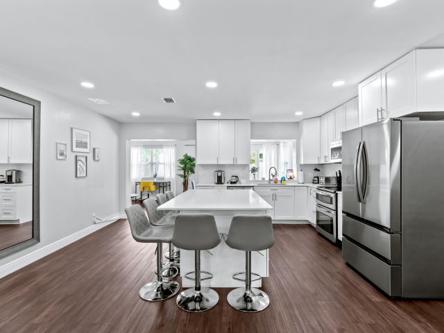 Продажа дома по адресу 1800 NE 28th Avenue - фото 6582946