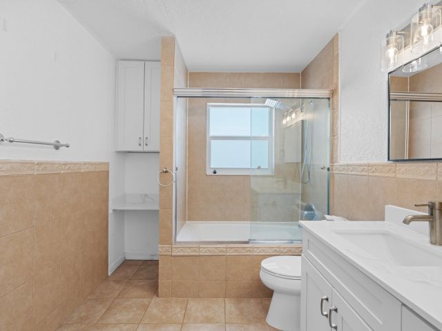 Дом в аренду по адресу 2650 NE 22nd Street - фото 6582464