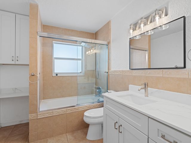 Дом в аренду по адресу 2650 NE 22nd Street - фото 6582465