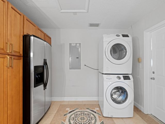 Дом в аренду по адресу 2650 NE 22nd Street - фото 6582474