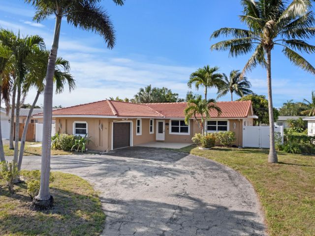 Дом в аренду по адресу 2650 NE 22nd Street - фото 6582479