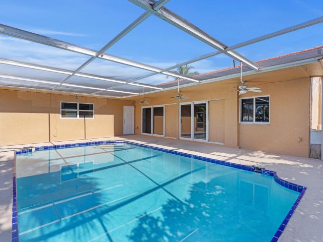 Дом в аренду по адресу 2650 NE 22nd Street - фото 6582481