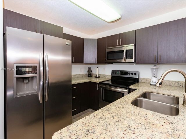 Дом в аренду по адресу 6202 NW 116th Ave 449 - фото 7437612