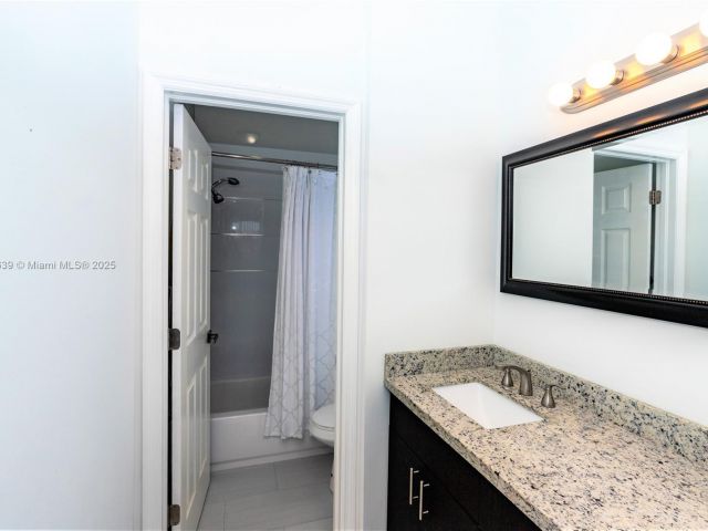 Дом в аренду по адресу 6202 NW 116th Ave 449 - фото 7437621