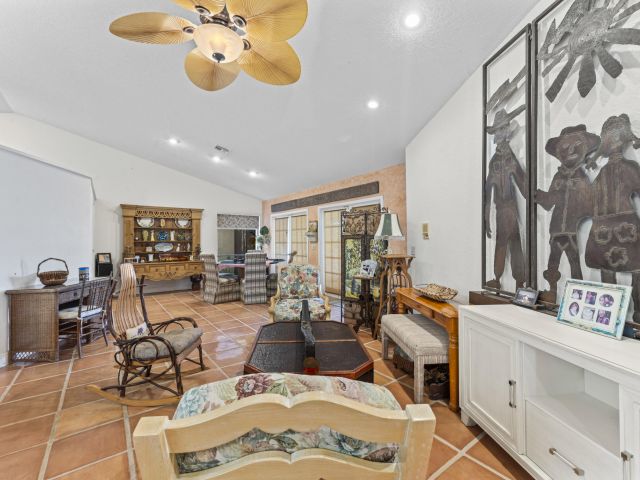 Продажа дома по адресу 22584 Esplanada Circle W - фото 6650269