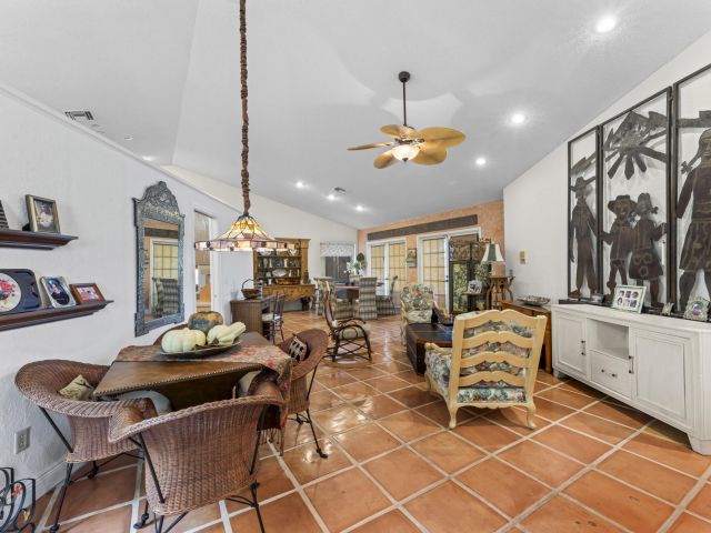 Продажа дома по адресу 22584 Esplanada Circle W - фото 6650270