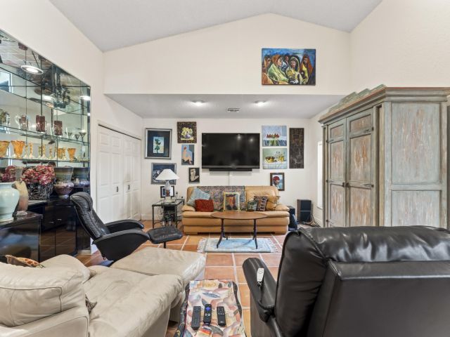 Продажа дома по адресу 22584 Esplanada Circle W - фото 6650271