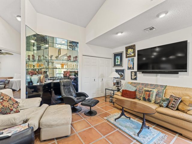 Продажа дома по адресу 22584 Esplanada Circle W - фото 6650272