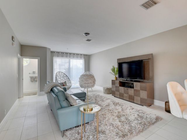 Дом в аренду по адресу 71 NW 4th Avenue - фото 6594943