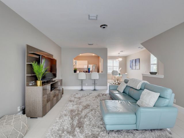 Дом в аренду по адресу 71 NW 4th Avenue - фото 6594955