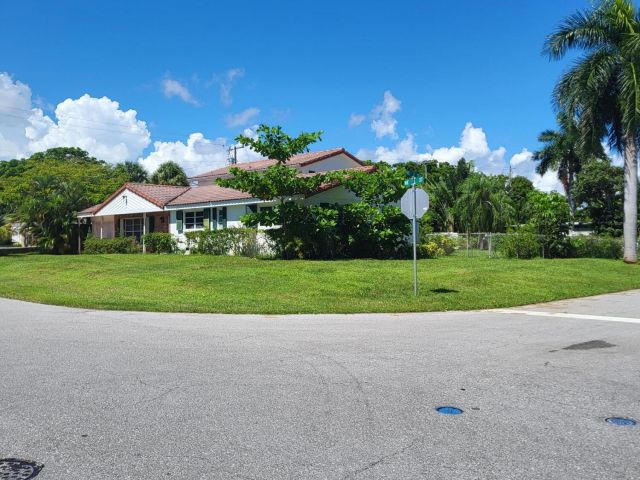 Продажа дома по адресу 233 NE 11th Street - фото 6653368