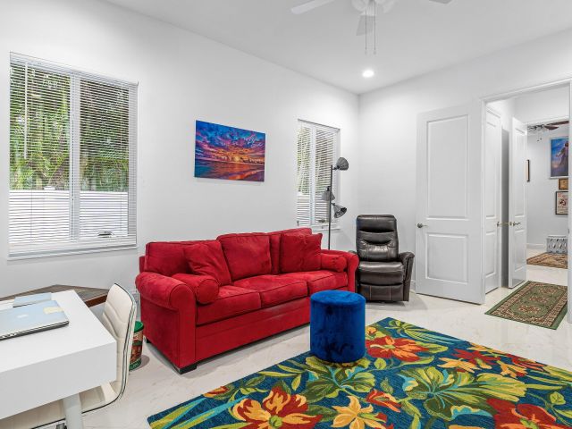 Продажа дома по адресу 951 NW 2nd Avenue - фото 6593144