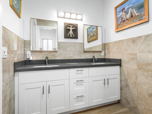 Продажа дома по адресу 951 NW 2nd Avenue - фото 6593146