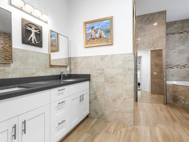 Продажа дома по адресу 951 NW 2nd Avenue - фото 6593147